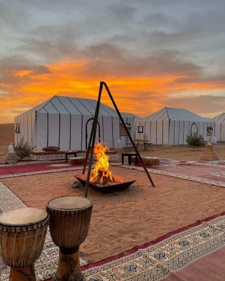 Luxury Desert Camp Мерцуга Екстериор снимка