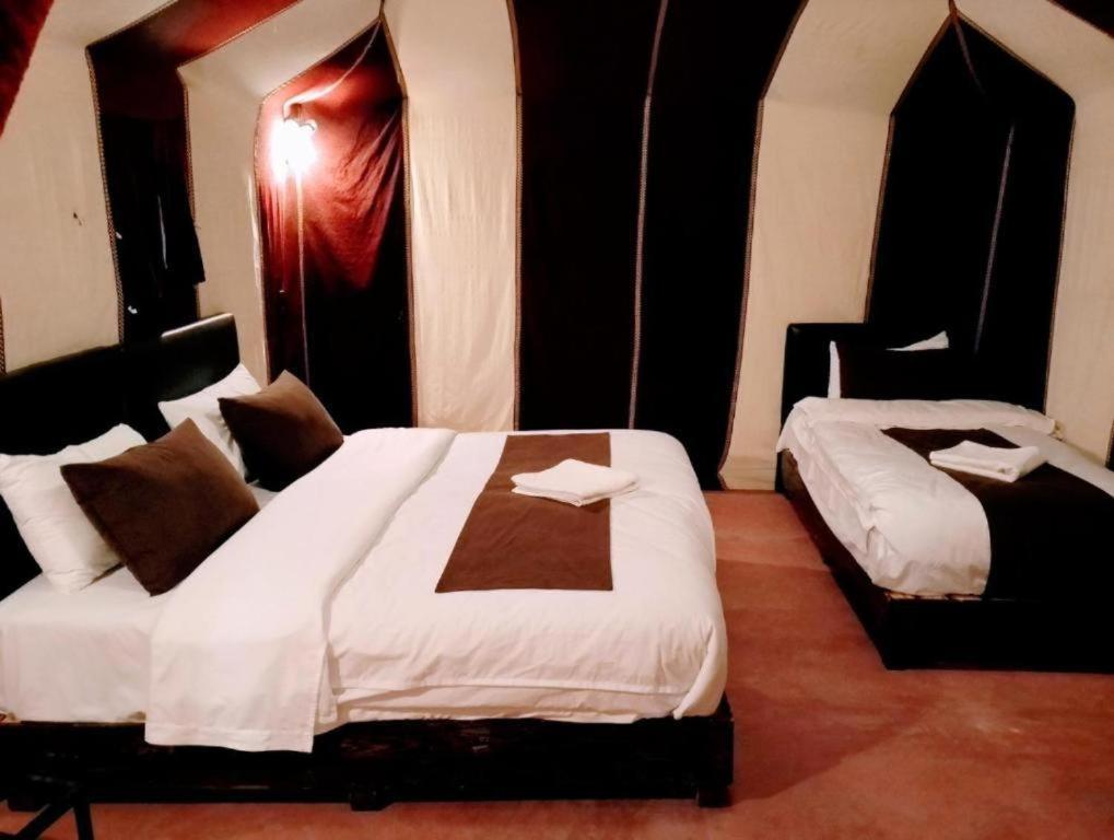 Luxury Desert Camp Мерцуга Екстериор снимка