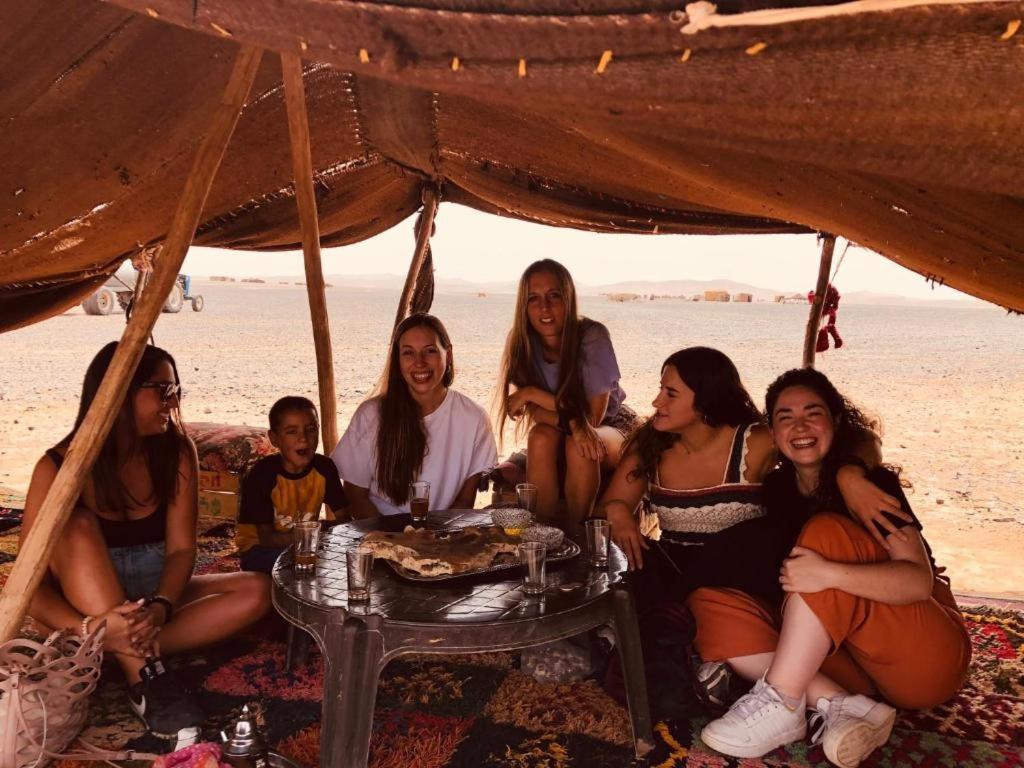 Luxury Desert Camp Мерцуга Екстериор снимка
