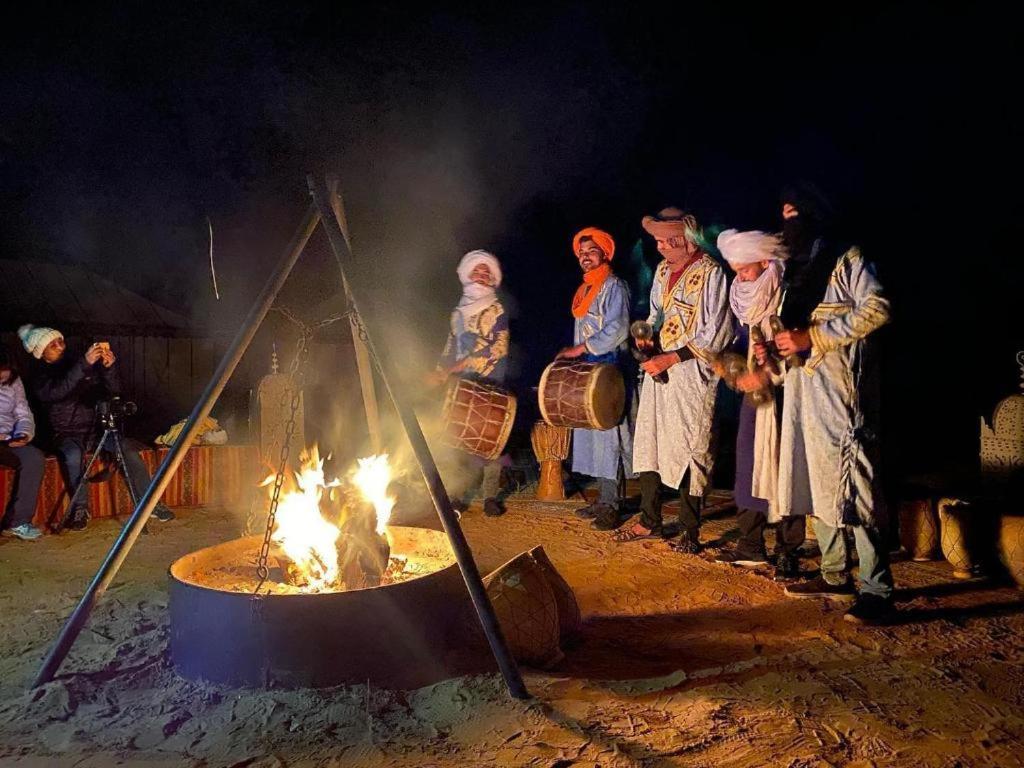 Luxury Desert Camp Мерцуга Екстериор снимка